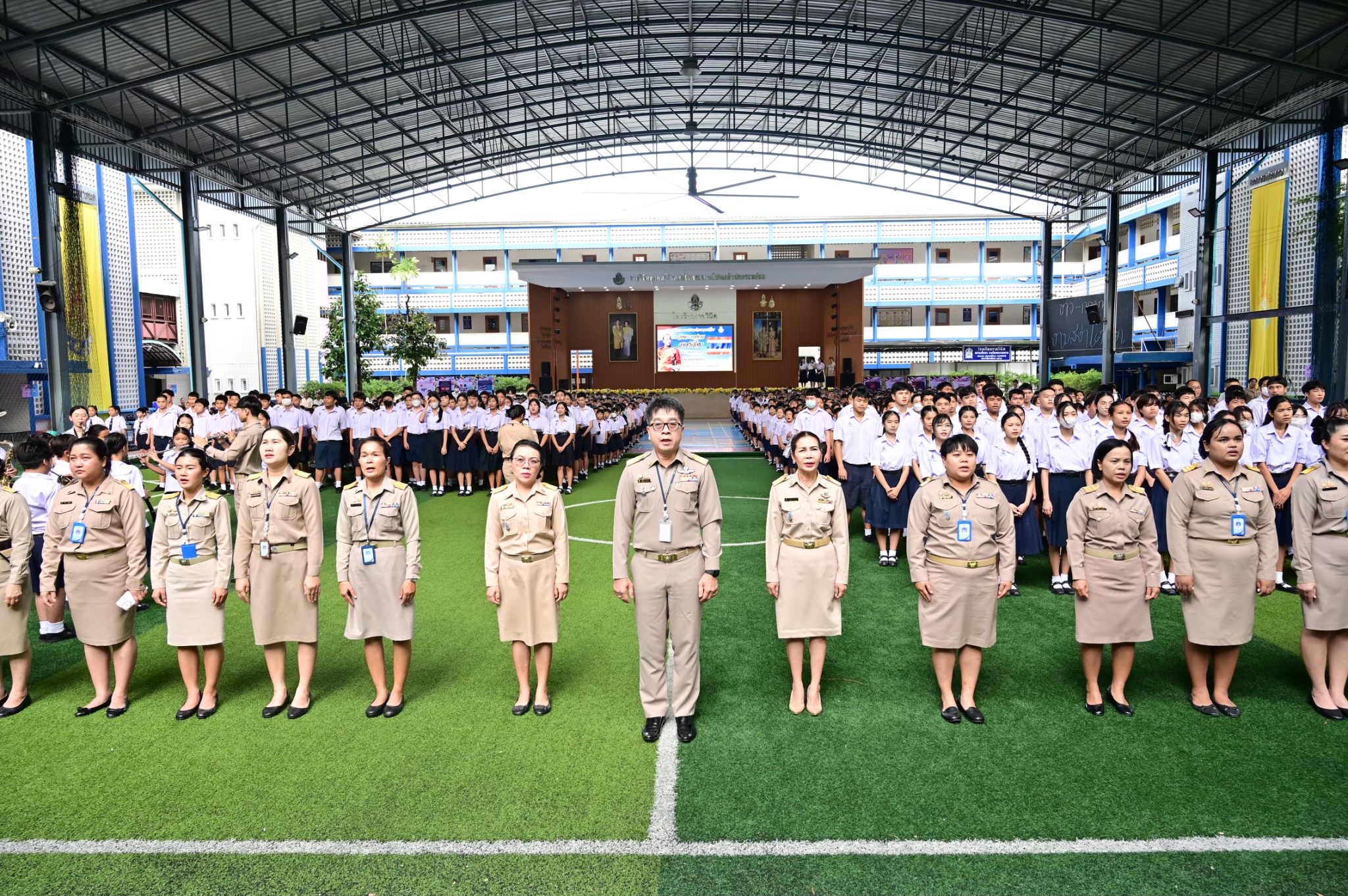 LINE_ALBUM_พิธีวันพระราชทานธงชาติไทย 68_251127_5.jpg