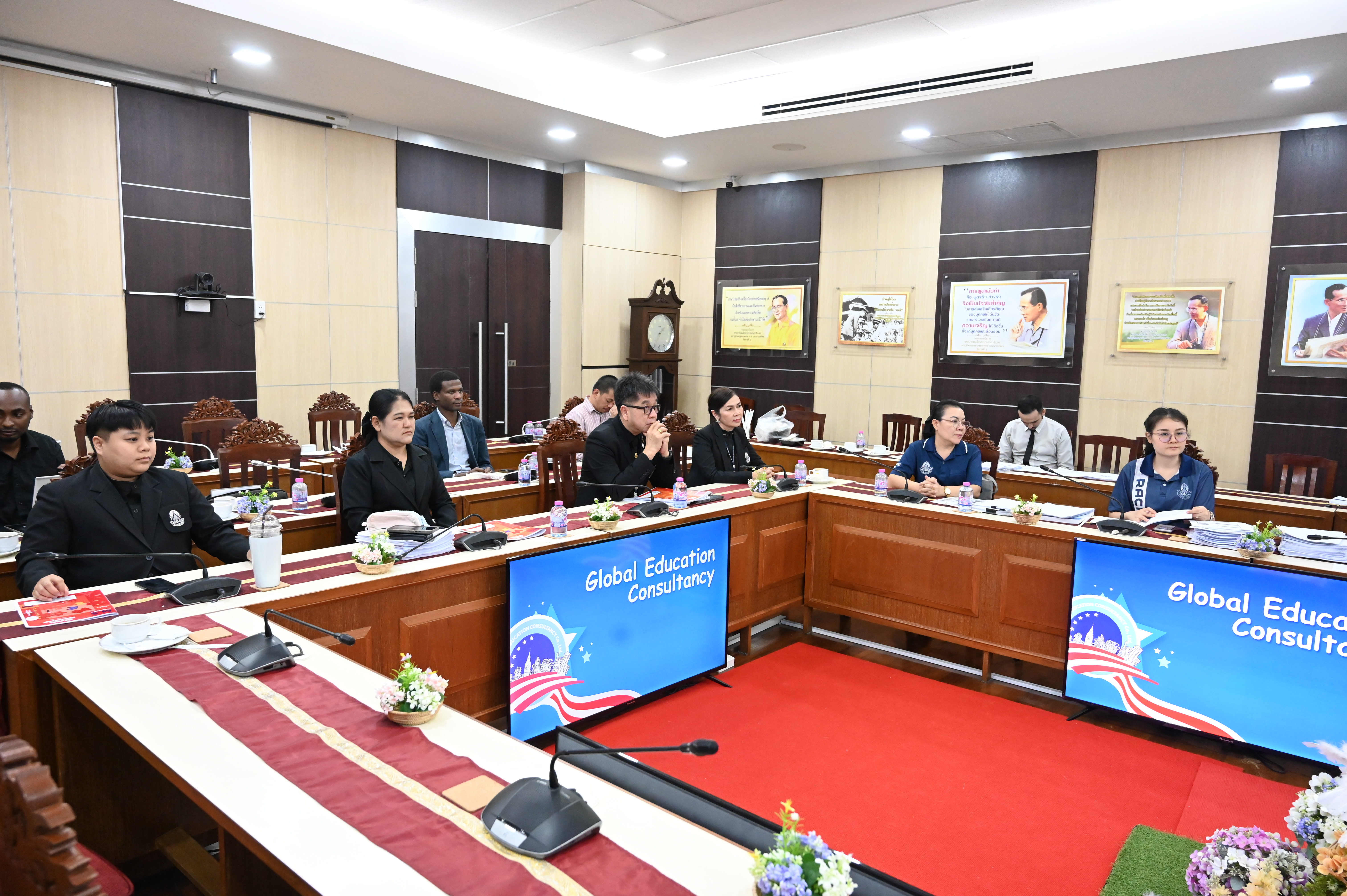 การประเมินการสาธิตการจัดกิจกรรมการเรียนรู้โดยครูผู้สอนชาวต่างประเทศ